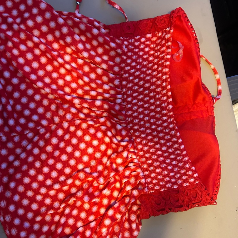 Red Strapless Top with Patterned Design - Picture 2 of 3
